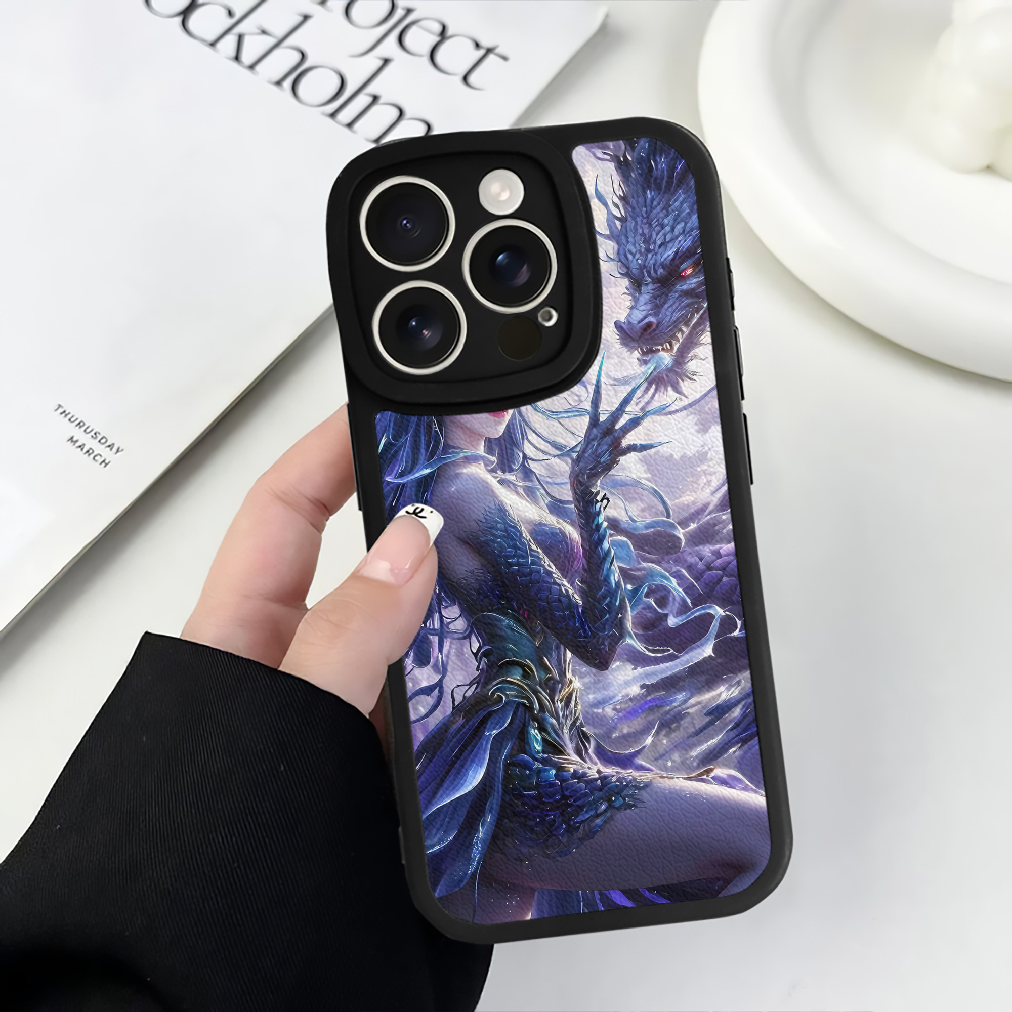 （画像用） Ne Zha 2 ナタ 魔童の大暴れ 【iPhone 16シリーズ対応】シリコンスマホケース（レザー調） 材質：シリコン